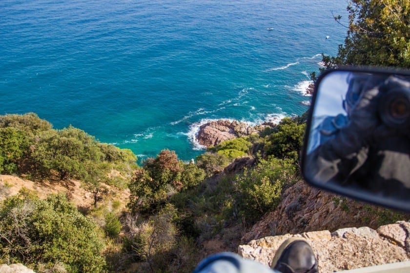 Vista a una de las calas cerca de Tossa de Mar
