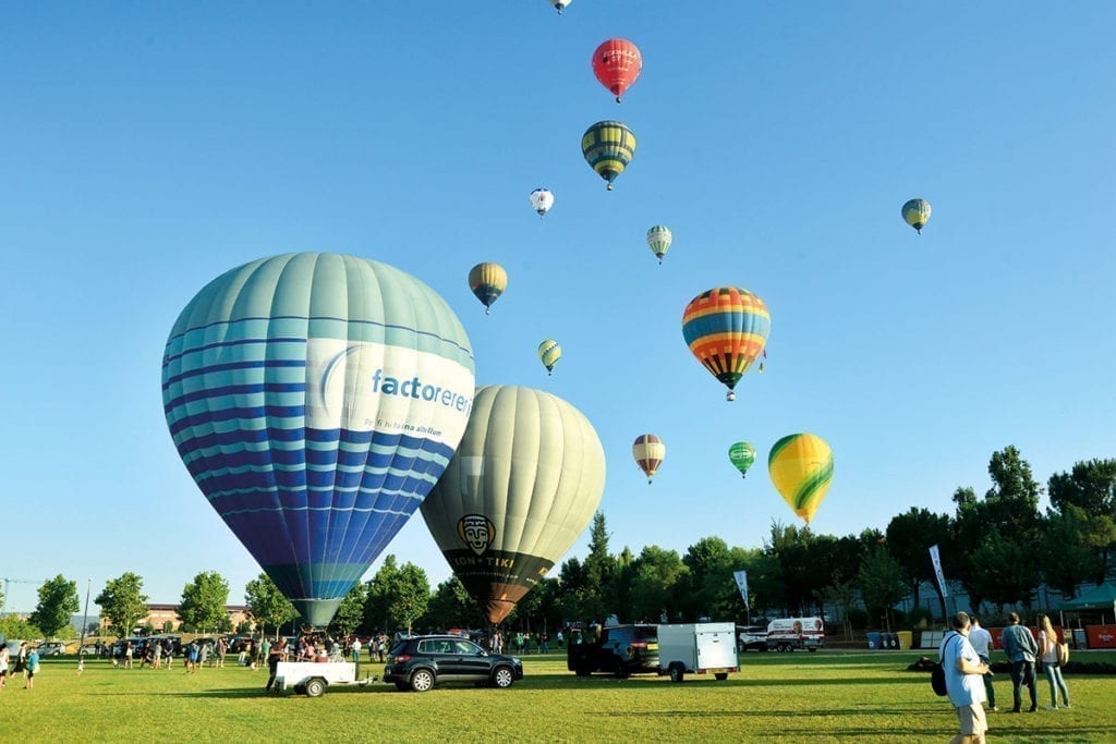 ballons colorés au European Balloon Festval : Igualada