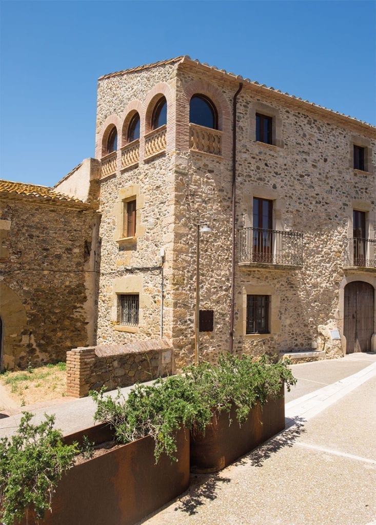 Gavarras, Villages et églises