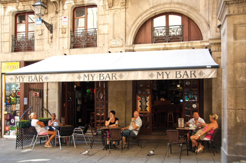 Schönes Ambiente in Barcelonas Cafés. 