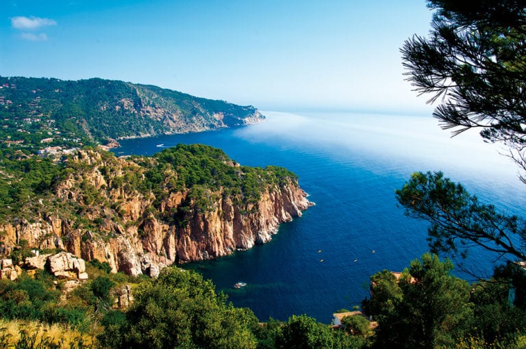 Ein Blick aus des Gärten in Cap Roig.