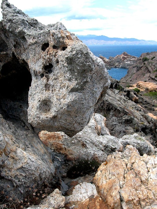 Bizarre Felsen kennzeichnen die Landschaft am Cap de Creus