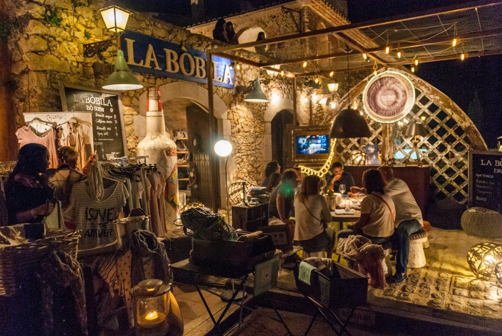 White-Summer-Lounge-Bar