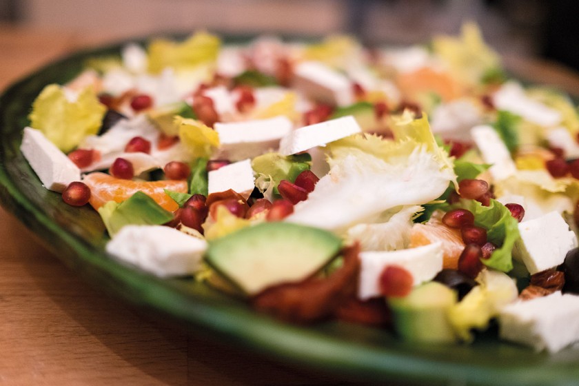 Salat mit frischen Zutaten vom Markt