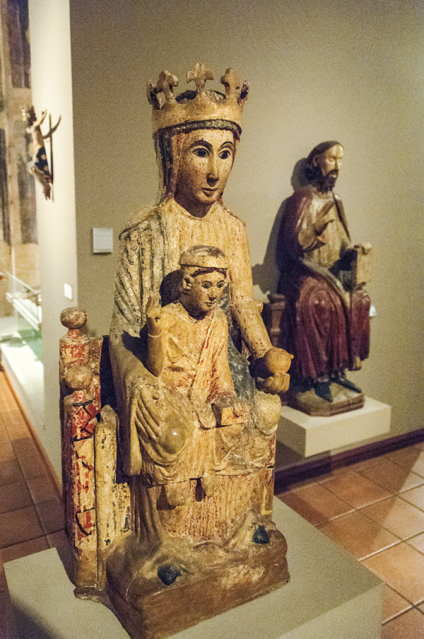 Holzschnitzerei im Museum Episcopal in Vic.