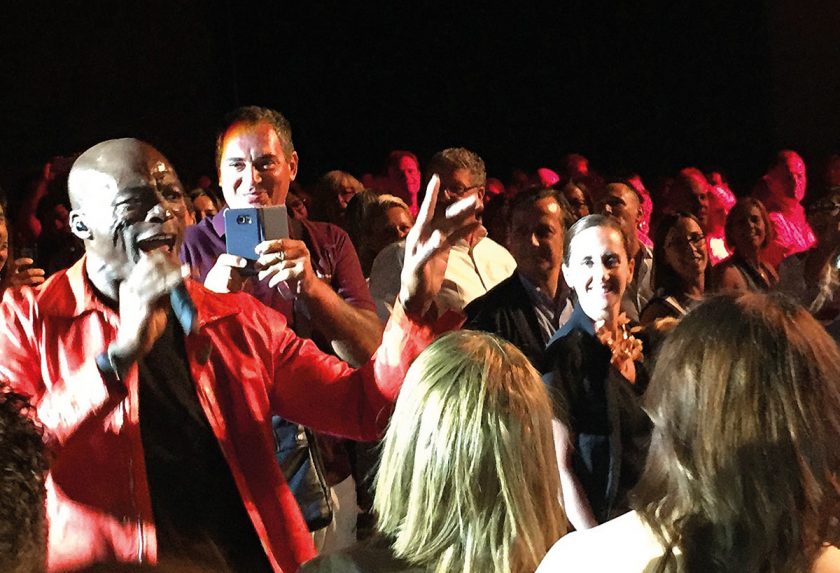 Seal mischt sich unter seine Fans