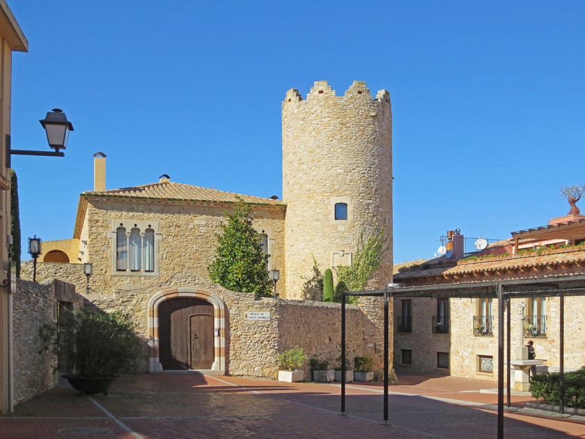 Wehrturm im Zentrum von Begur